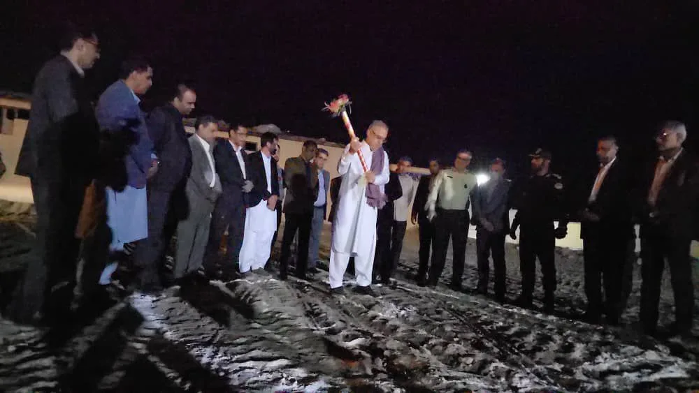 کلنگ ساخت مدرسه شش‌کلاسه دخترانه در جاسک به زمین خورد